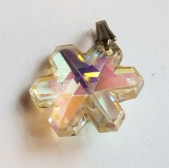 Sparkly Snowflake pendant charm rainbow aurora borealis winter iridescent - Picture 6 of 17